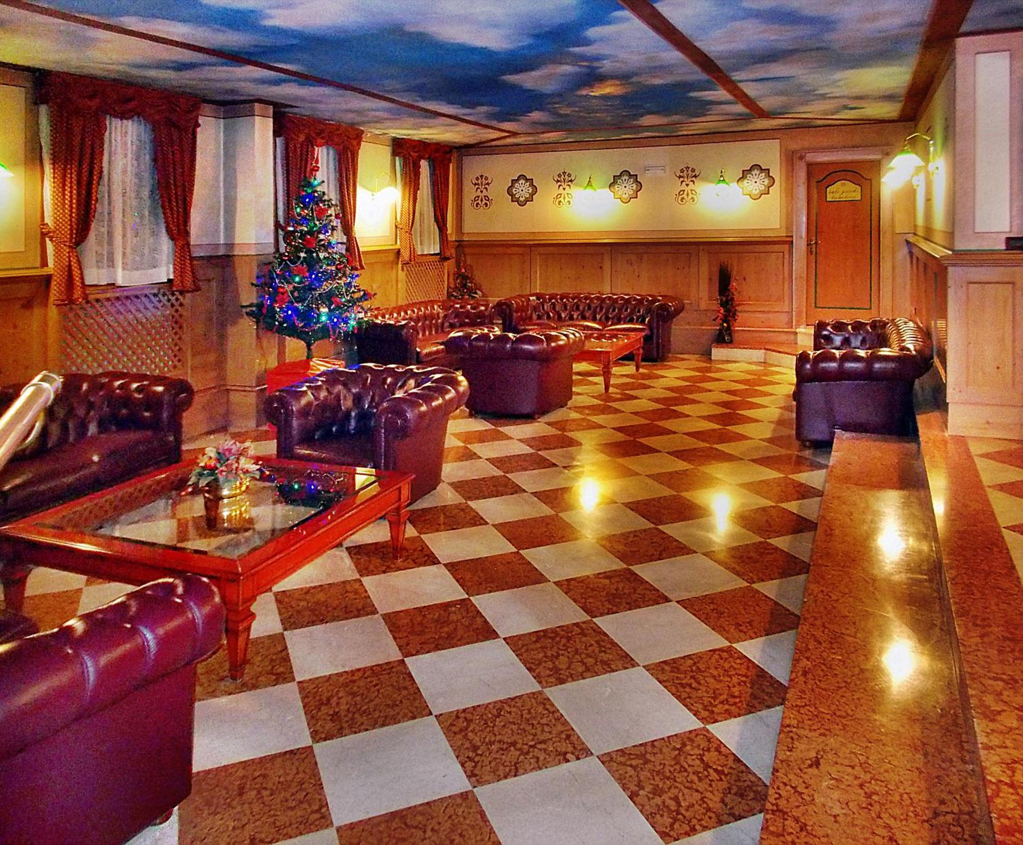 Residence Orsa Maggiore Madonna Buitenkant foto